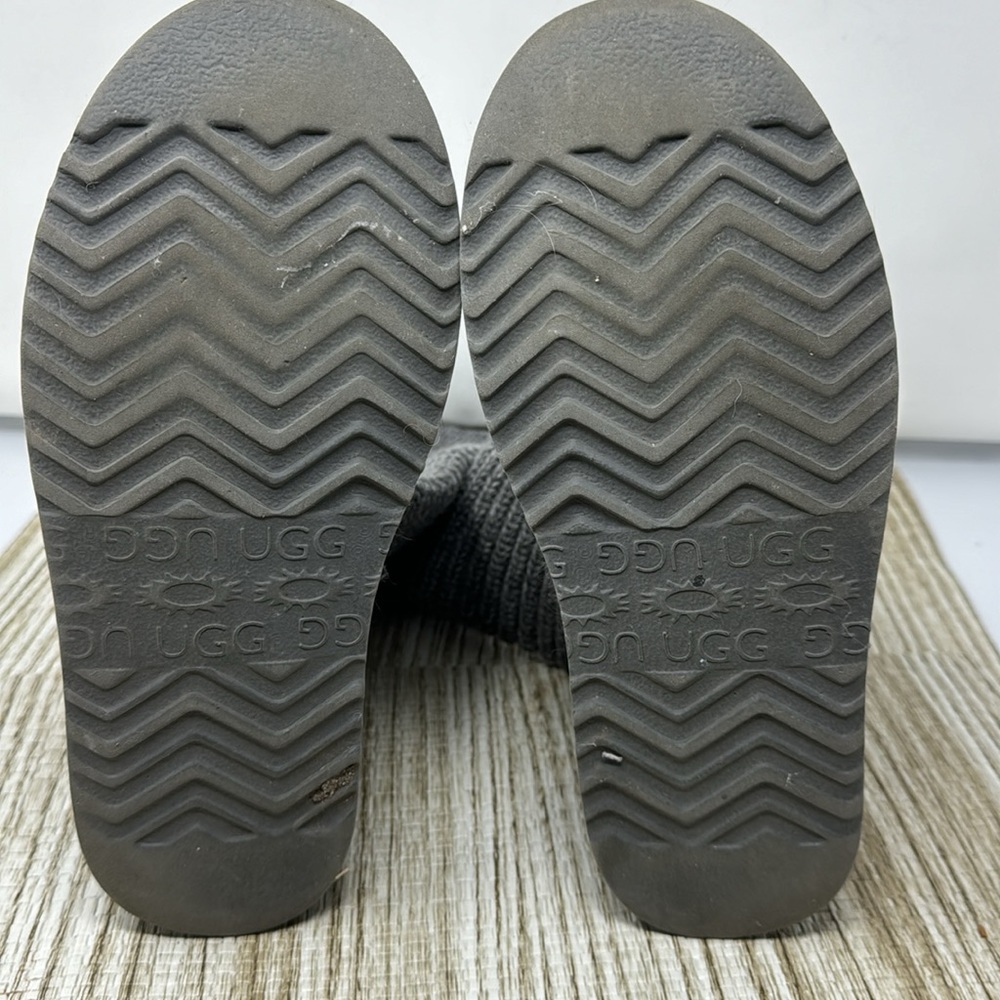 UGG Boots - Picture 6 of 7